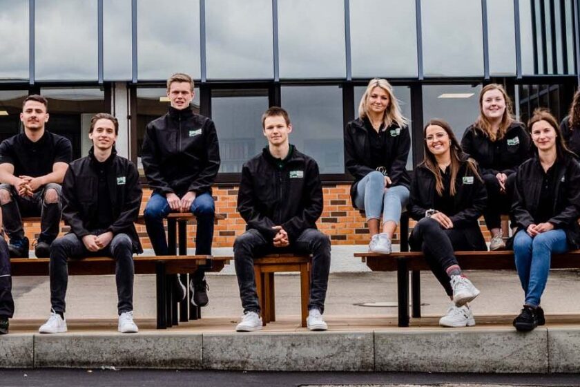 Über uns_Unternehmen_Gruppenbild Azubis Alle