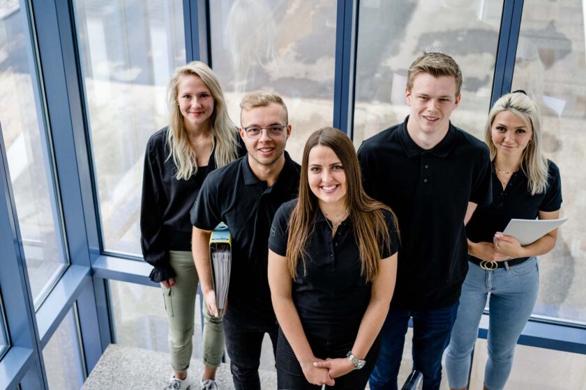Über uns_Unternehmen_Gruppenbild Azubis Kaufmännisch1